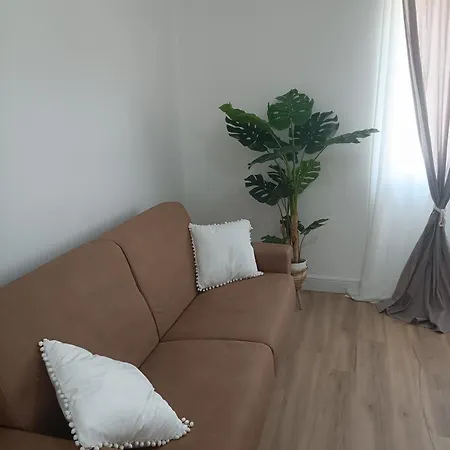 La Casa Di Ary Apartment *
